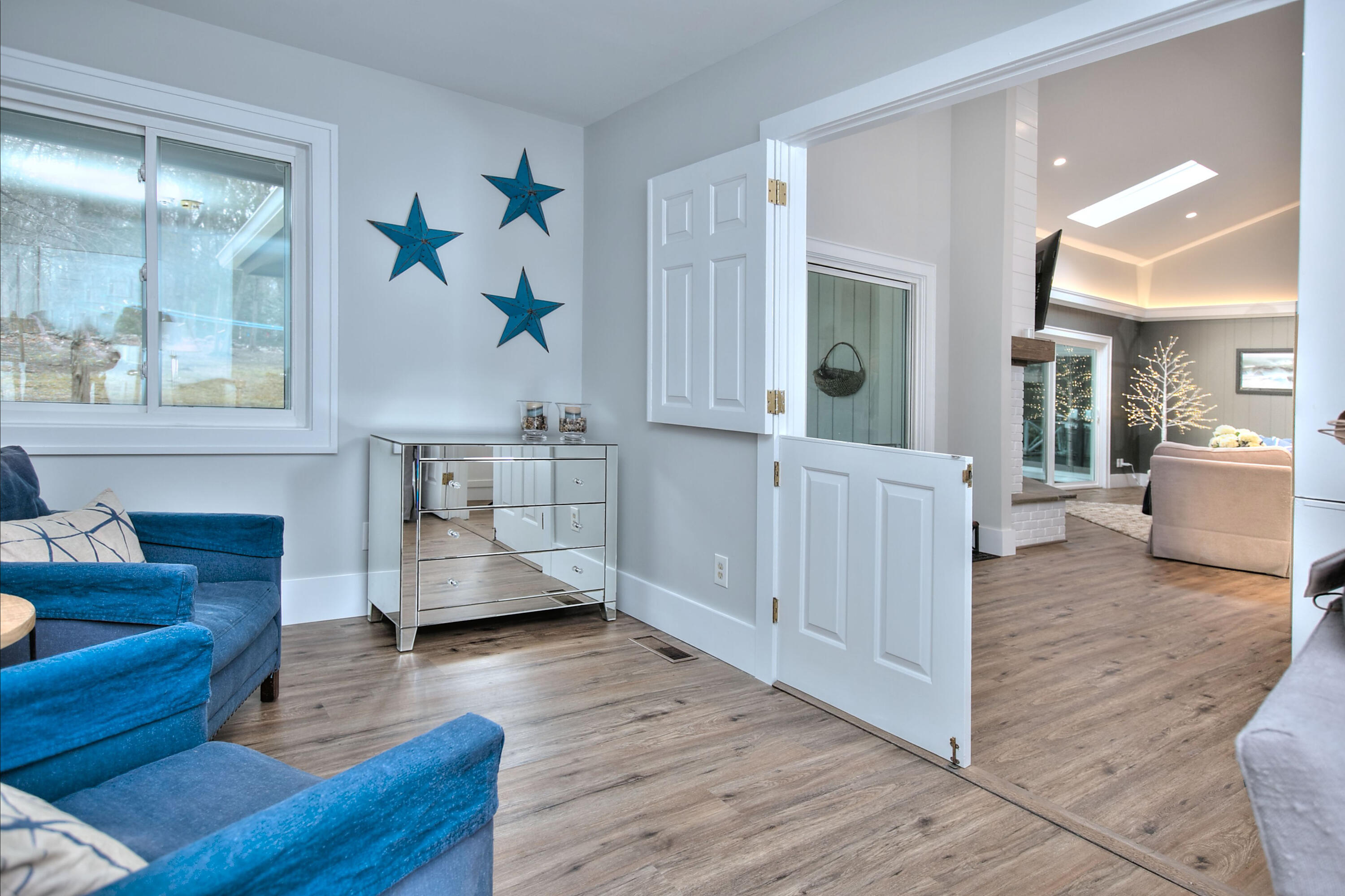 665 Silvermine Road New Canaan, CT 06840 - Photo 27 of 42 Sitting room off kitchen