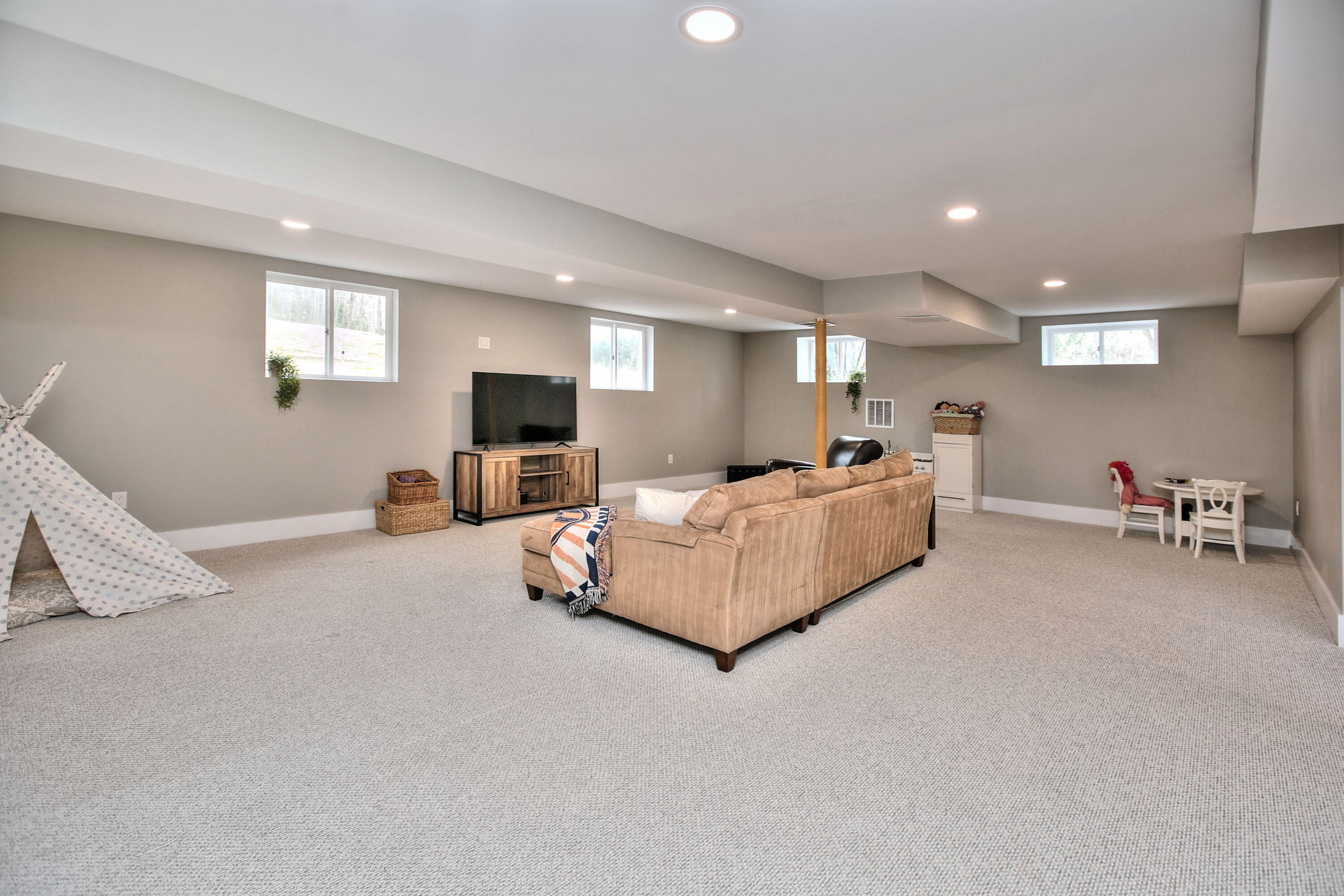 665 Silvermine Road New Canaan, CT 06840 - Photo 30 of 42 Lower level playroom