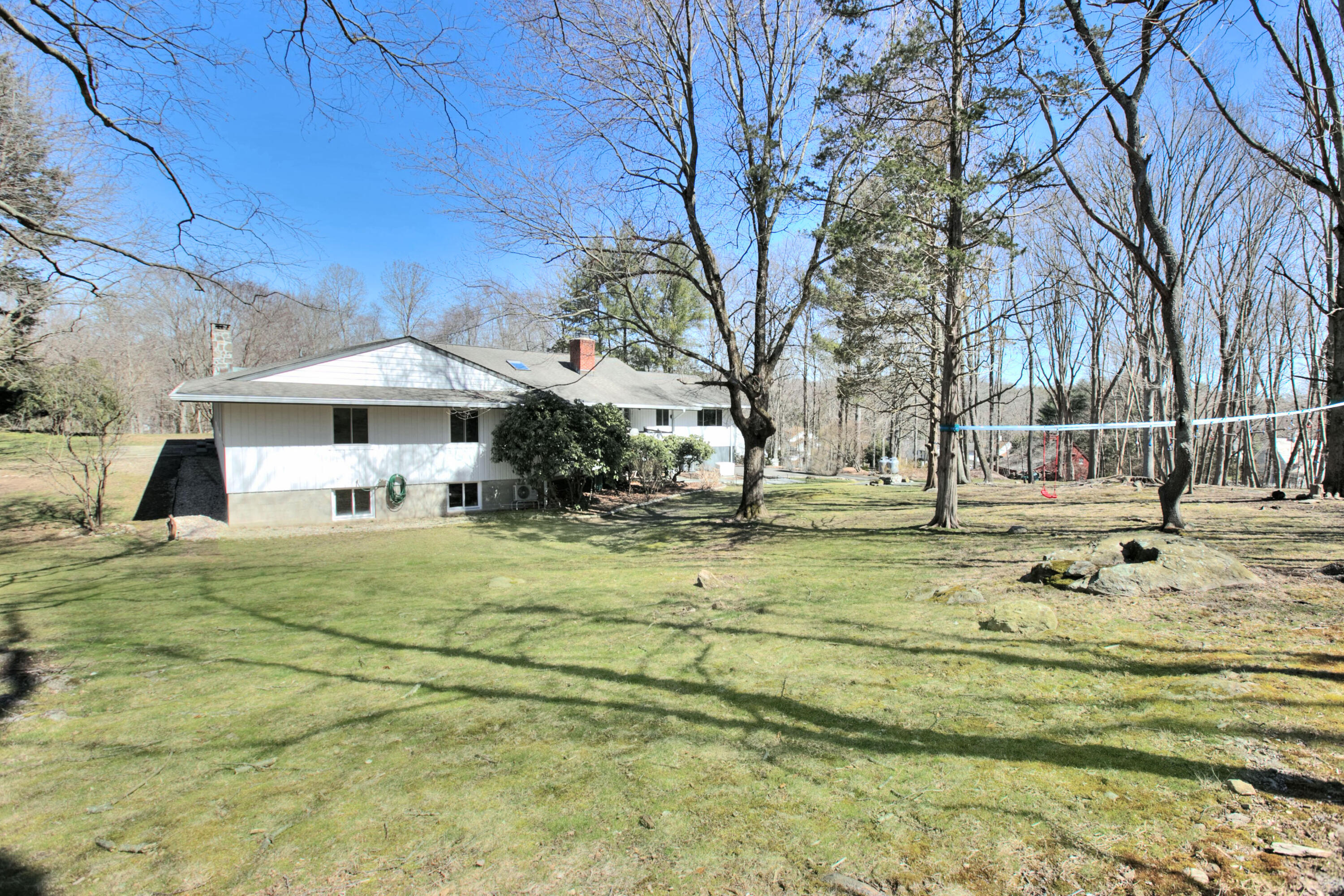 665 Silvermine Road New Canaan, CT 06840 - Photo 40 of 42 Side yard