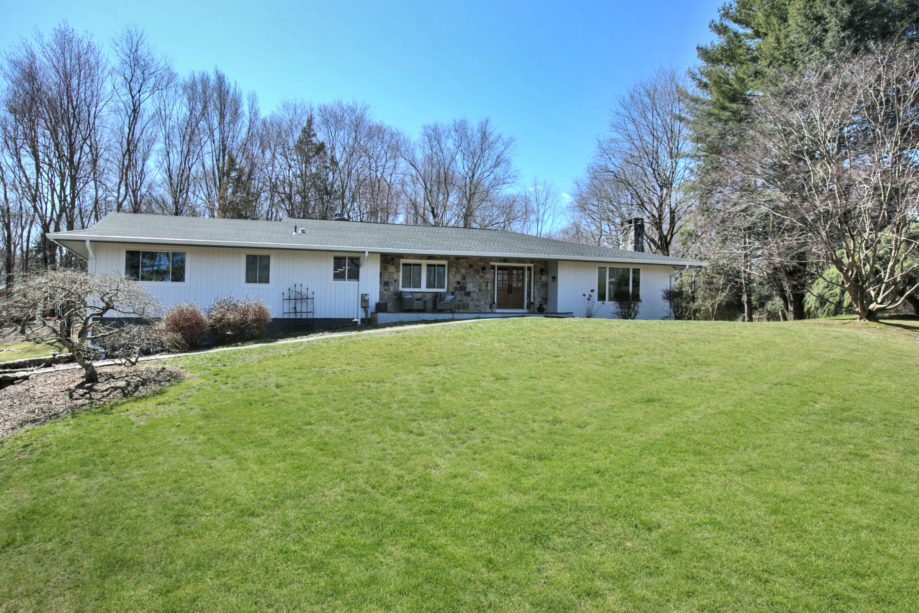 665 Silvermine Road New Canaan, CT 06840 - Photo 42 of 42 Hilltop sun!