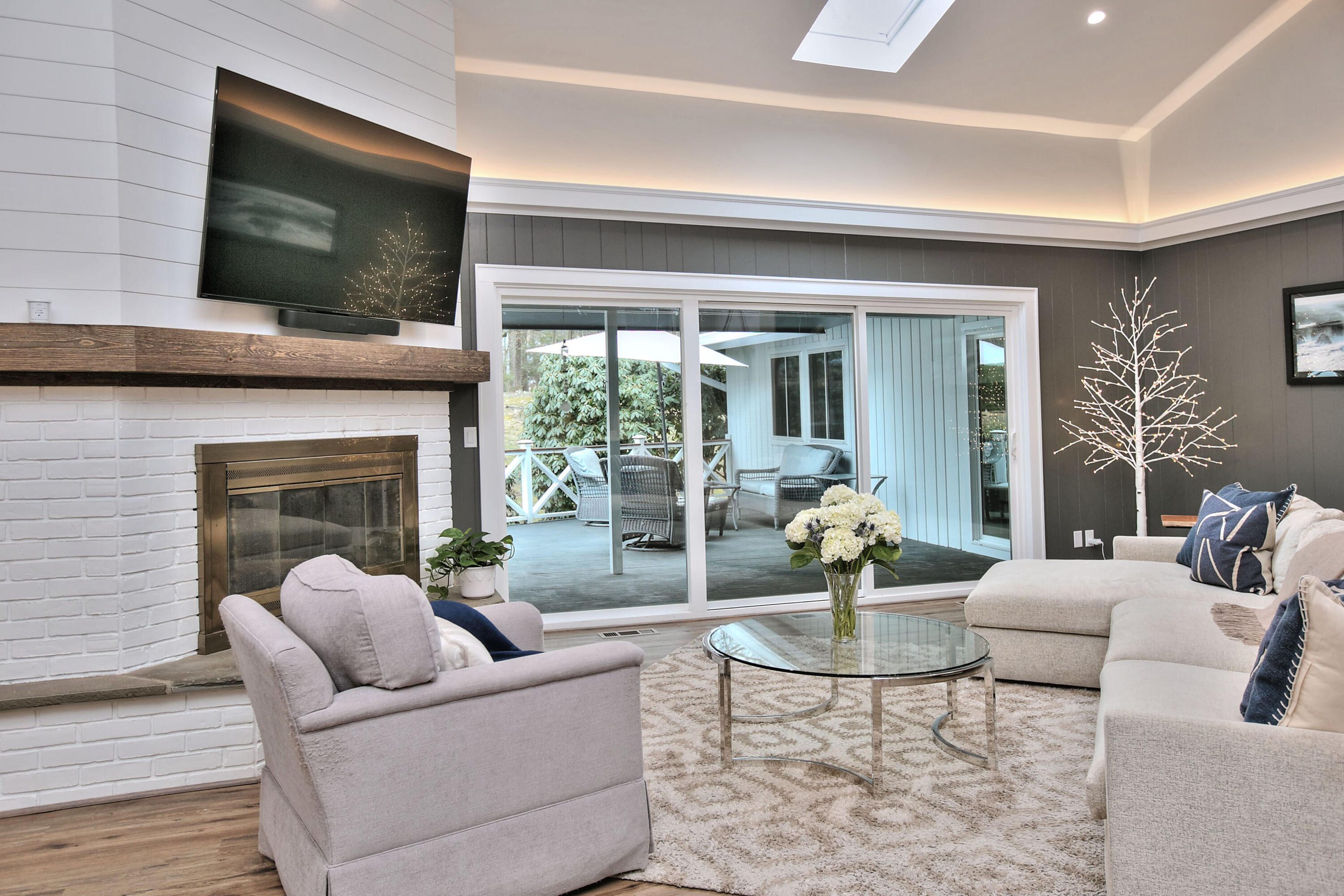 665 Silvermine Road New Canaan, CT 06840 - Photo 9 of 42 Family room