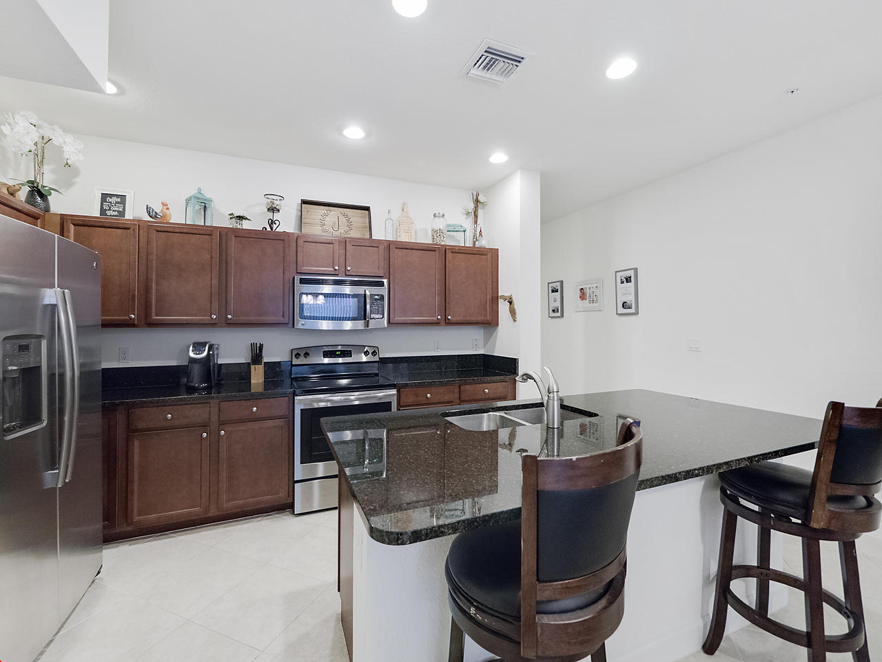 9558 Southwest Purple Martin Way Stuart, FL 34997 - Photo 3 of 13 Kitchen