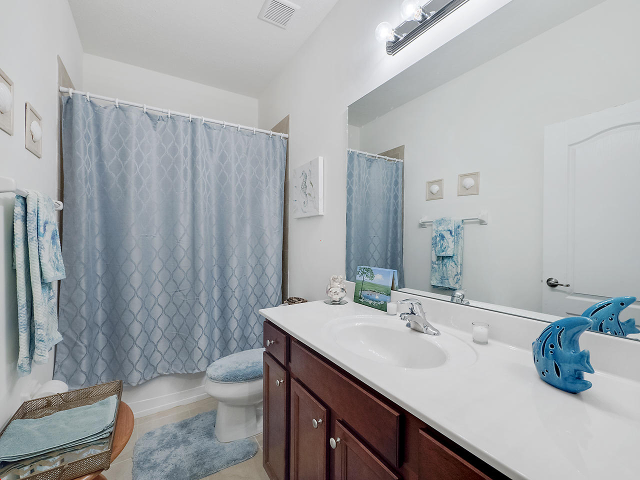 9558 Southwest Purple Martin Way Stuart, FL 34997 - Photo 10 of 13 Guest Bath
