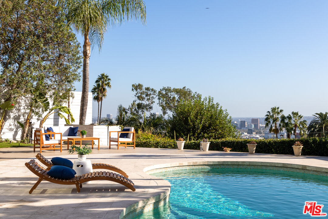 8914 Devlin Place Los Angeles, CA 90069 - Photo 14 of 37