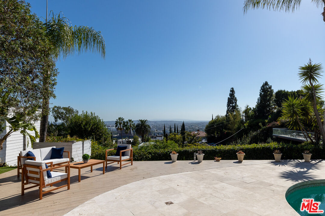 8914 Devlin Place Los Angeles, CA 90069 - Photo 15 of 37