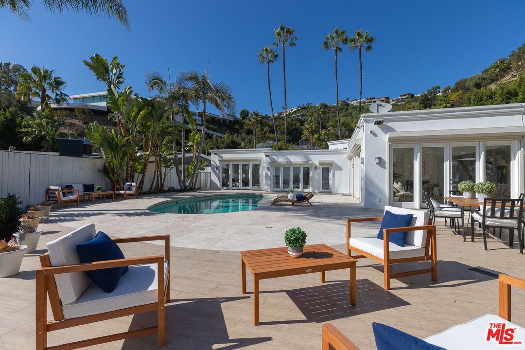 8914 Devlin Place Los Angeles, CA 90069 - Photo 16 of 37