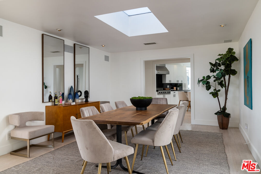 8914 Devlin Place Los Angeles, CA 90069 - Photo 17 of 37