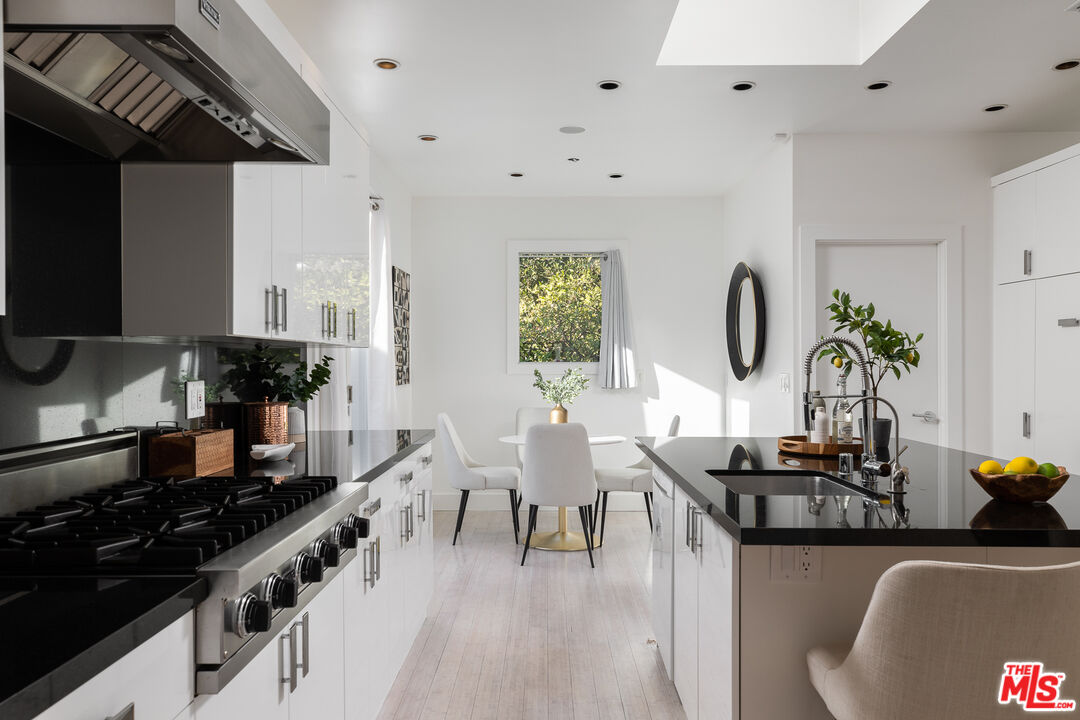 8914 Devlin Place Los Angeles, CA 90069 - Photo 20 of 37