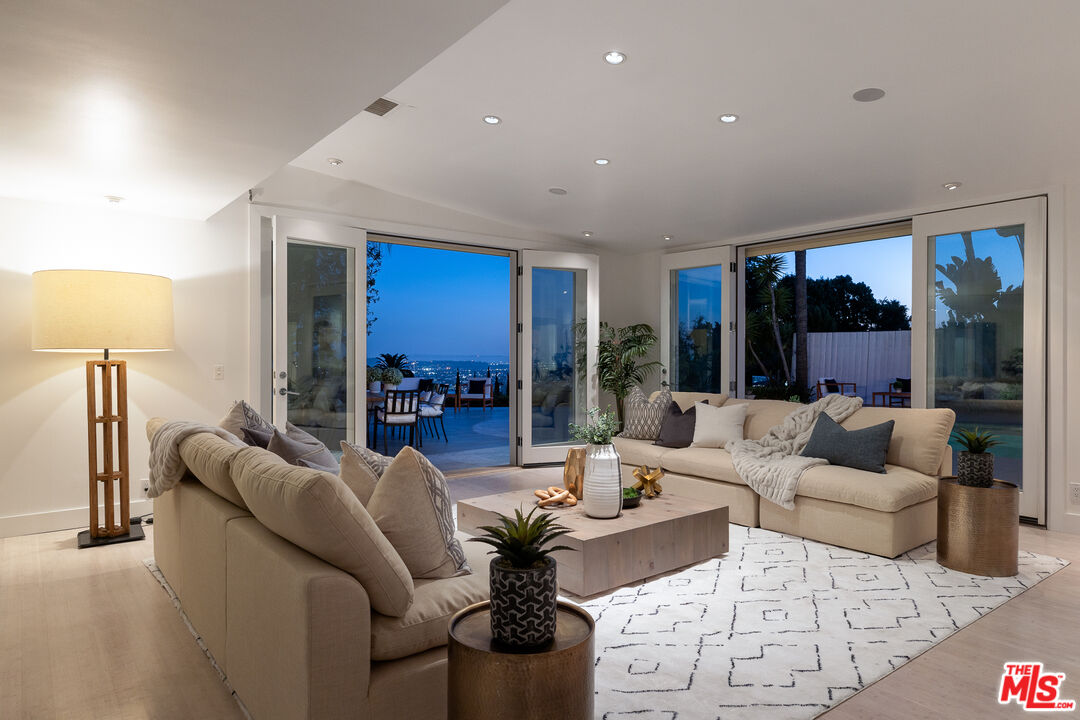 8914 Devlin Place Los Angeles, CA 90069 - Photo 33 of 37