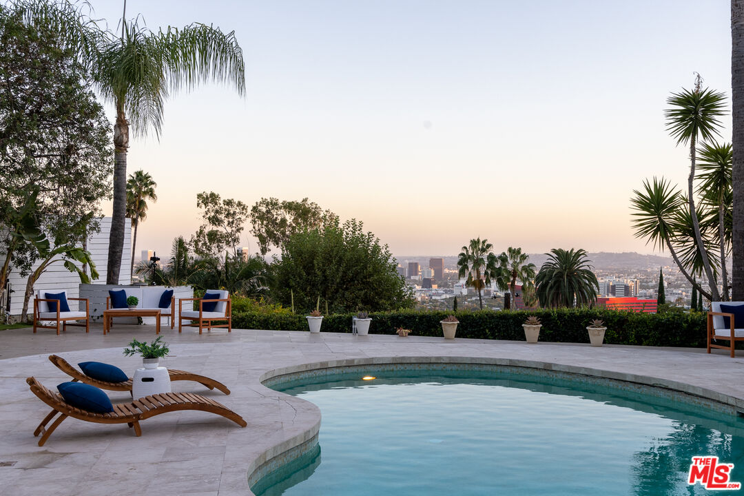 8914 Devlin Place Los Angeles, CA 90069 - Photo 35 of 37