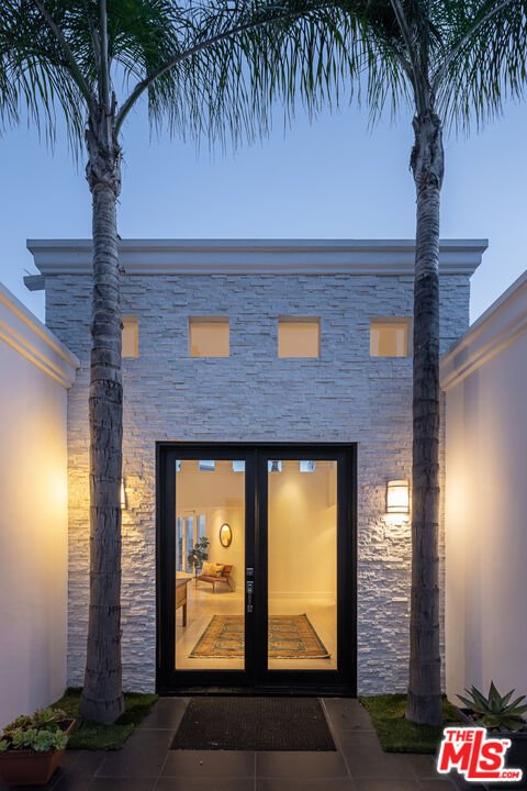 8914 Devlin Place Los Angeles, CA 90069 - Photo 4 of 37