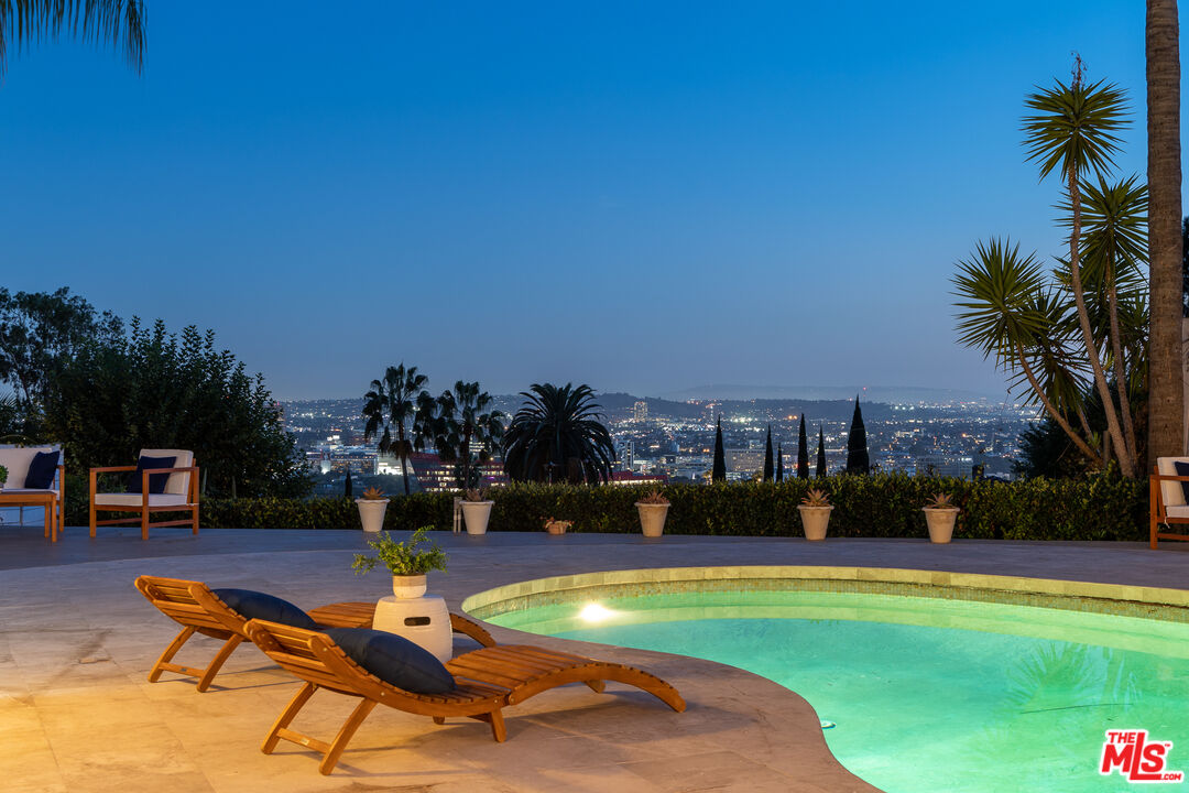 8914 Devlin Place Los Angeles, CA 90069 - Photo 5 of 37