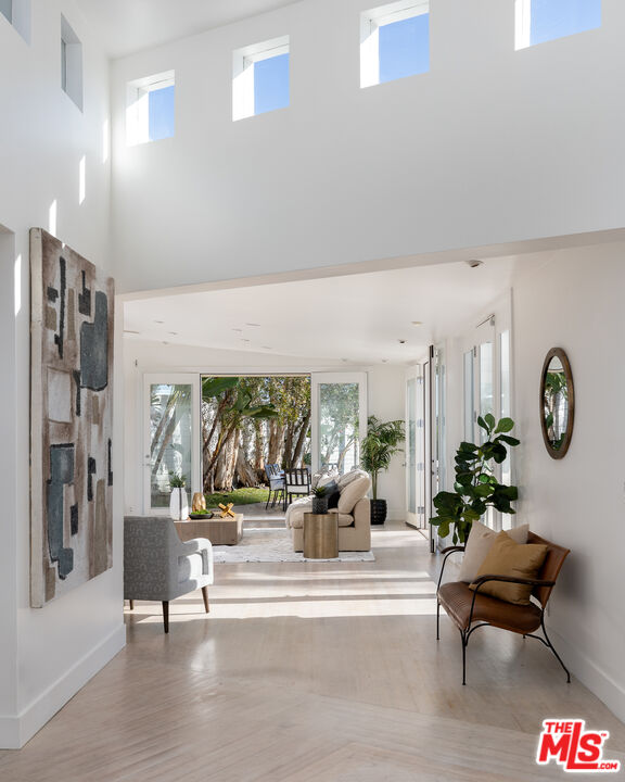 8914 Devlin Place Los Angeles, CA 90069 - Photo 7 of 37