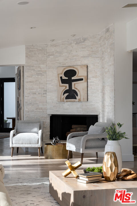 8914 Devlin Place Los Angeles, CA 90069 - Photo 10 of 37