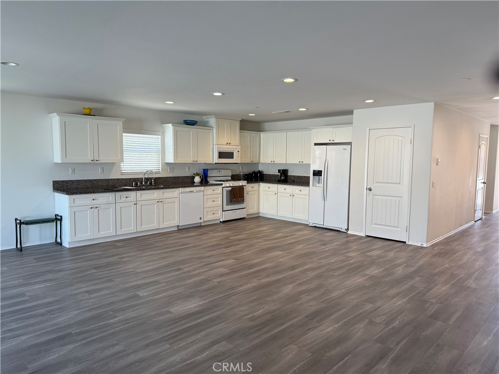 308 Bristolwood Road Hemet, CA 92543 - Photo 9 of 25