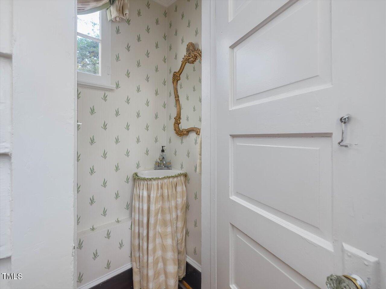2108 Myrtle Avenue Raleigh, NC 27608 - Photo 36 of 95 36-Half Bath
