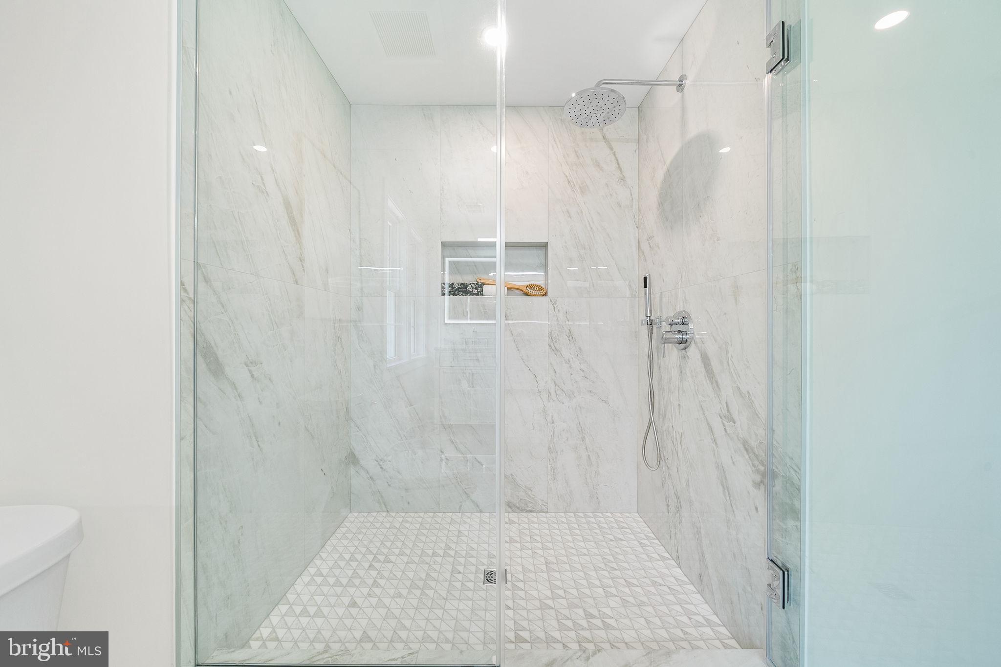 2851 Edgelea Road Vienna, VA 22181 - Photo 32 of 69