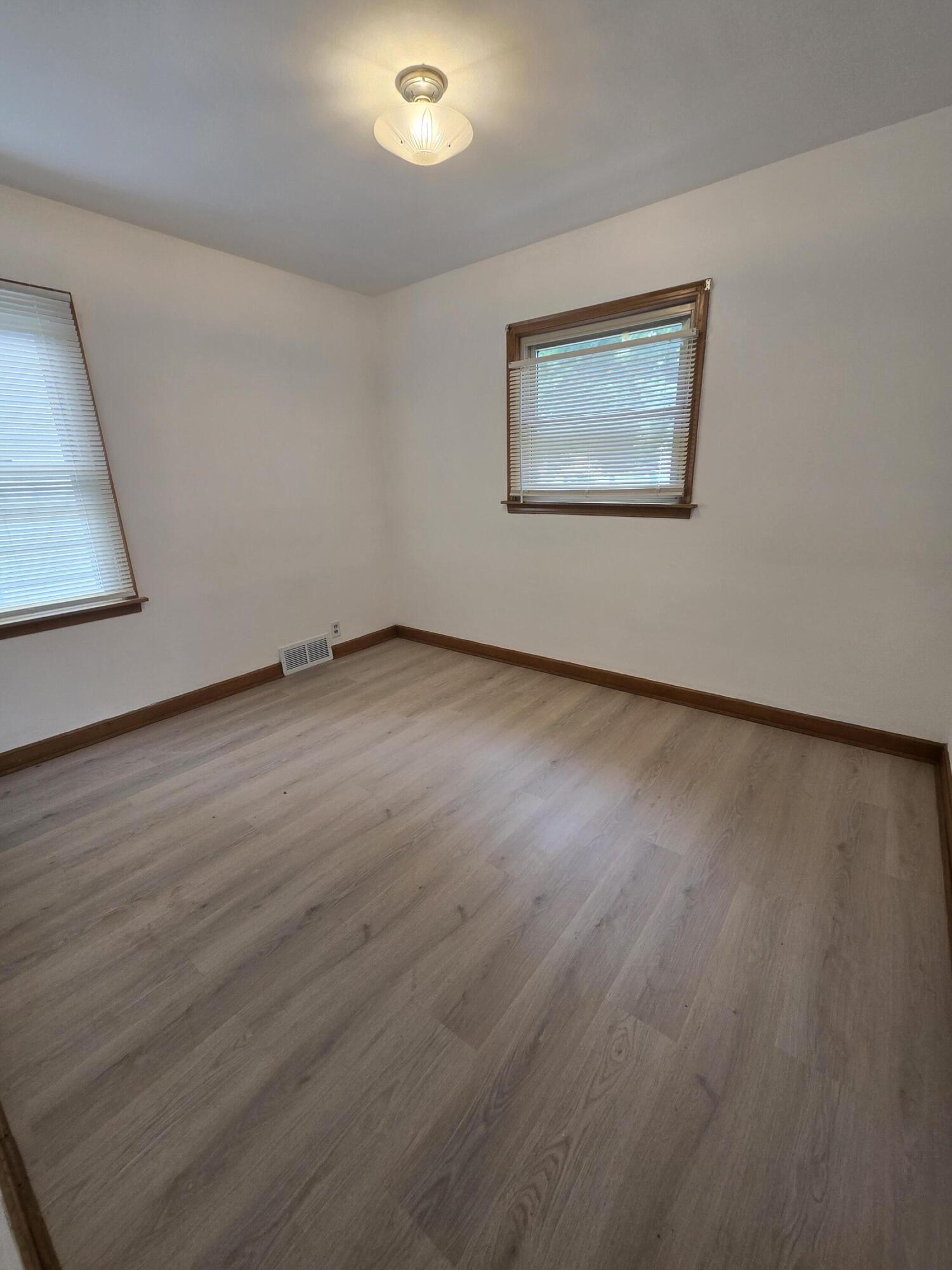 4906 North 24th Place Milwaukee, WI 53209 - Photo 13 of 23 20250818_111958