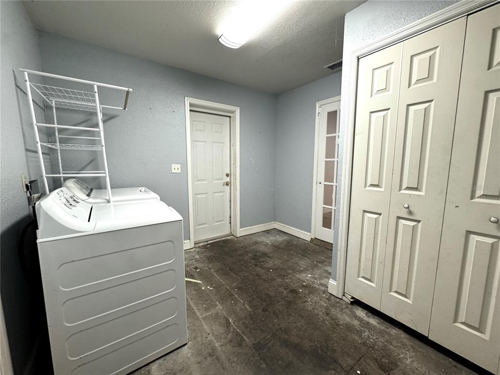 3419 Pearson Road Valrico, FL 33596 - Photo 18 of 20 a bathroom with a sink double vanity