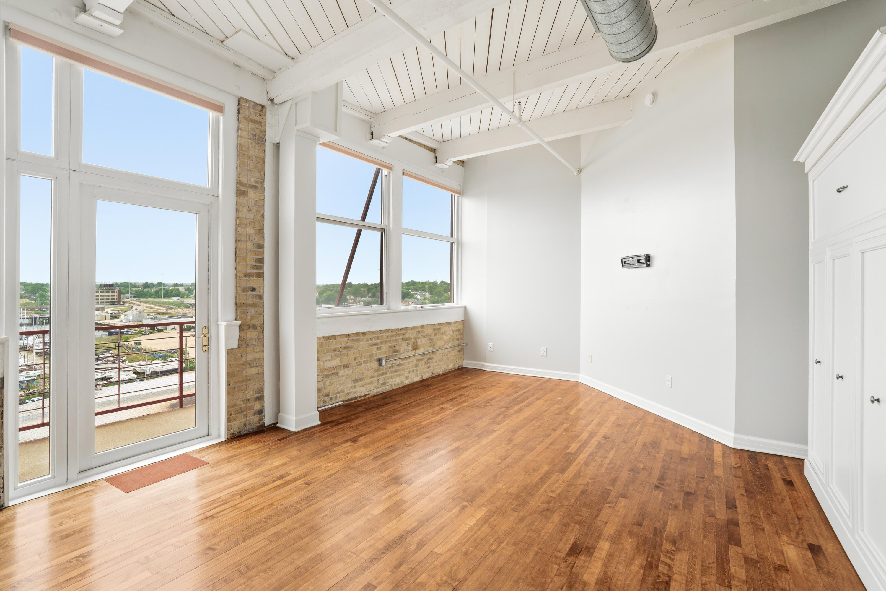 215 West Maple Street, Unit 607 Milwaukee, WI 53204 - Photo 3 of 20 Living Area