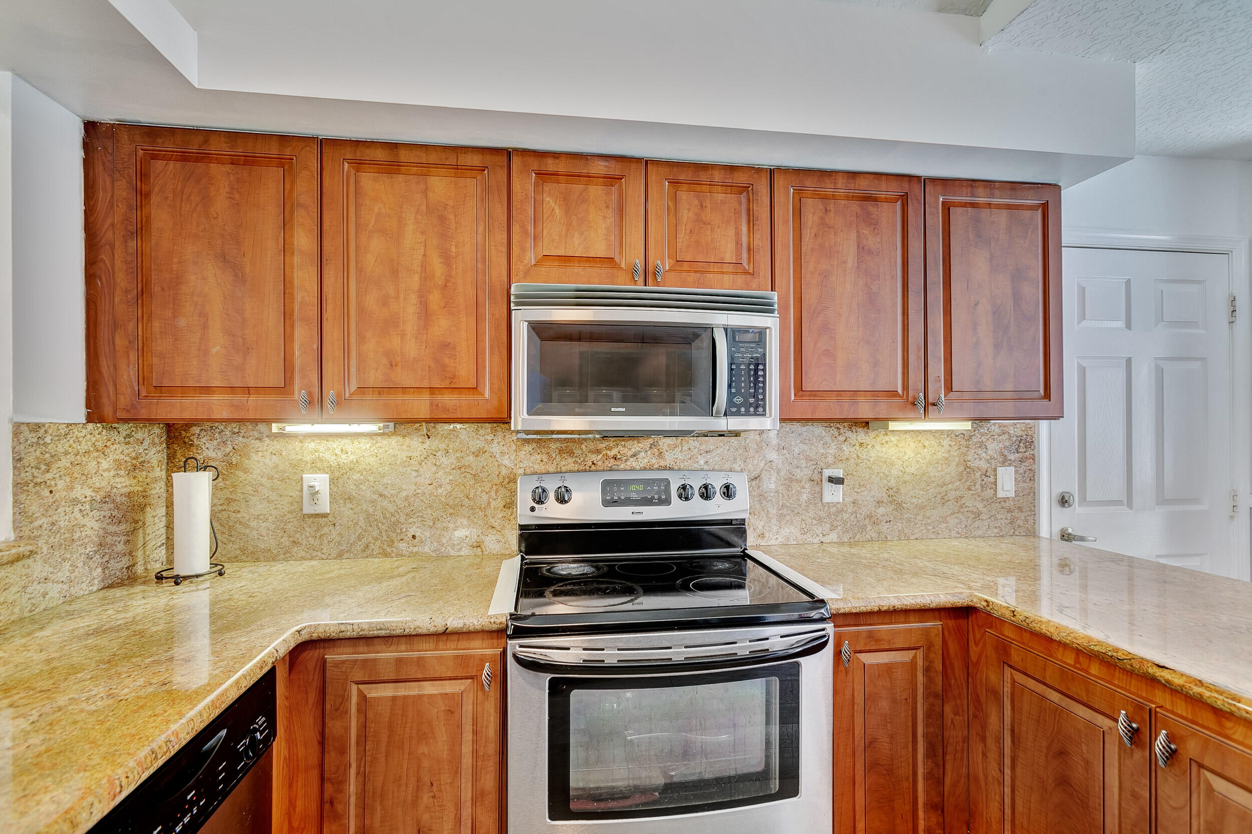 3051 Casa Rio Court Riviera Beach, FL 33418 - Photo 11 of 56 Kitchen