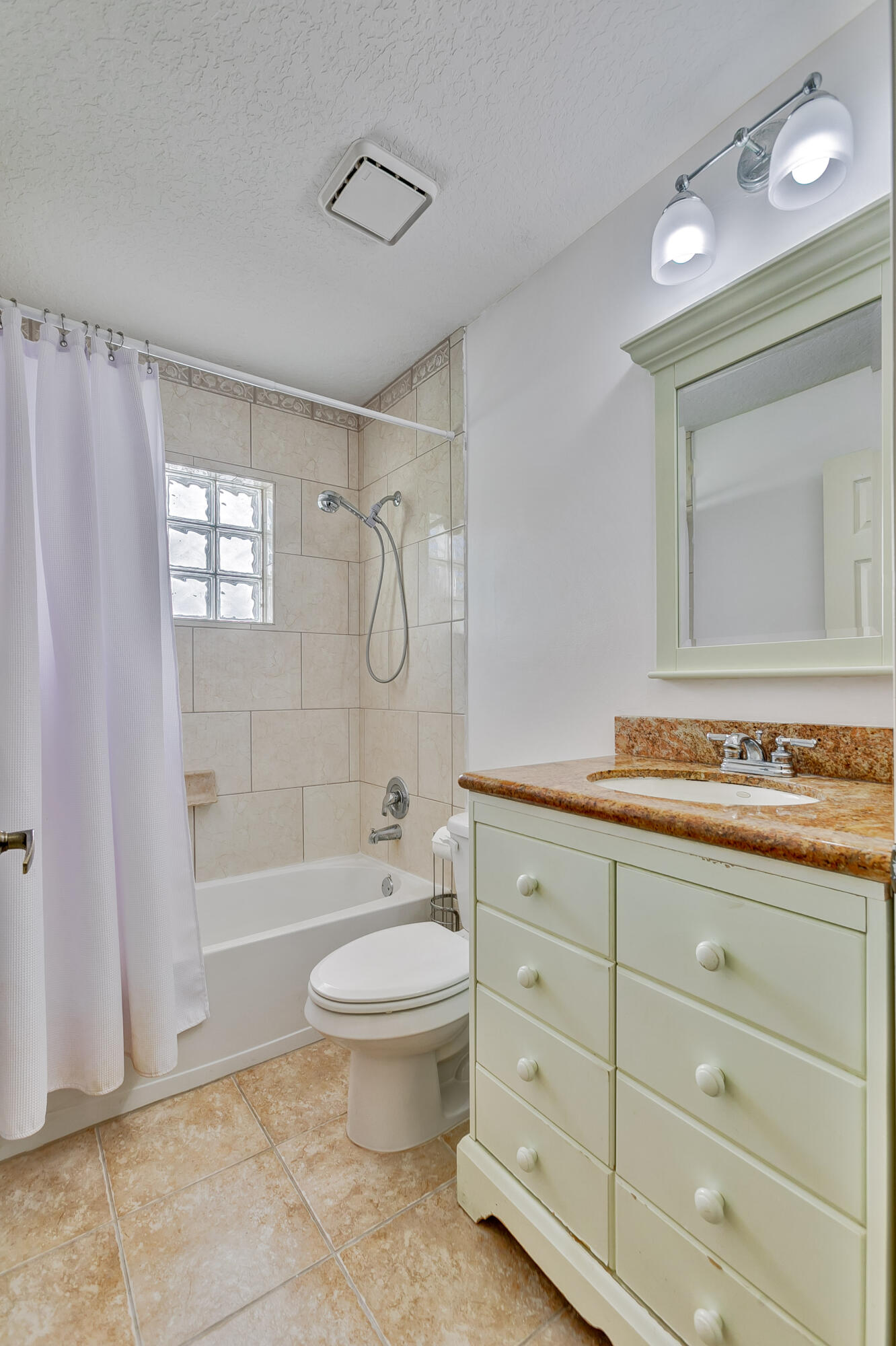 3051 Casa Rio Court Riviera Beach, FL 33418 - Photo 27 of 56 Bath Two