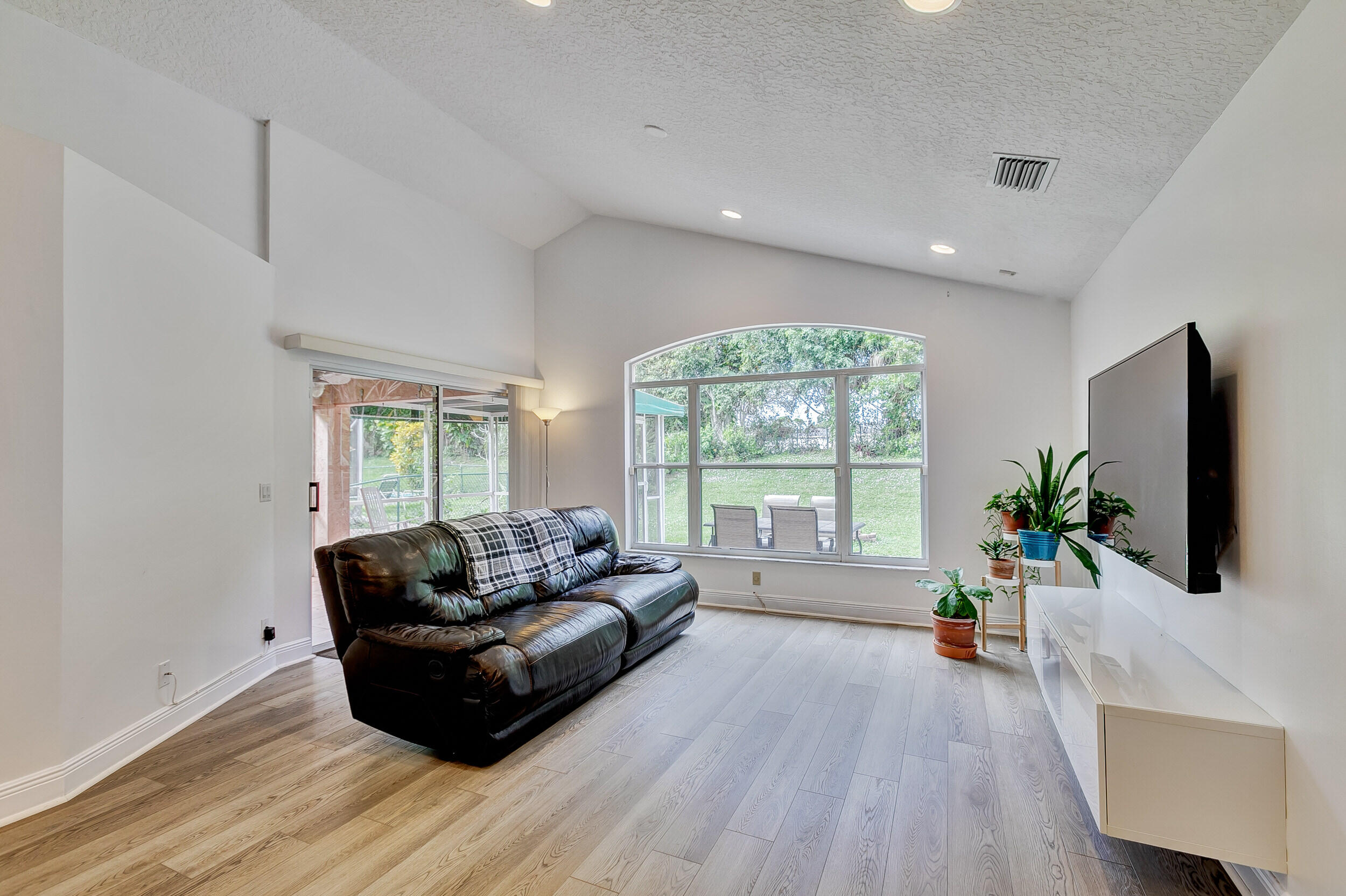 3051 Casa Rio Court Riviera Beach, FL 33418 - Photo 3 of 56 Living Room