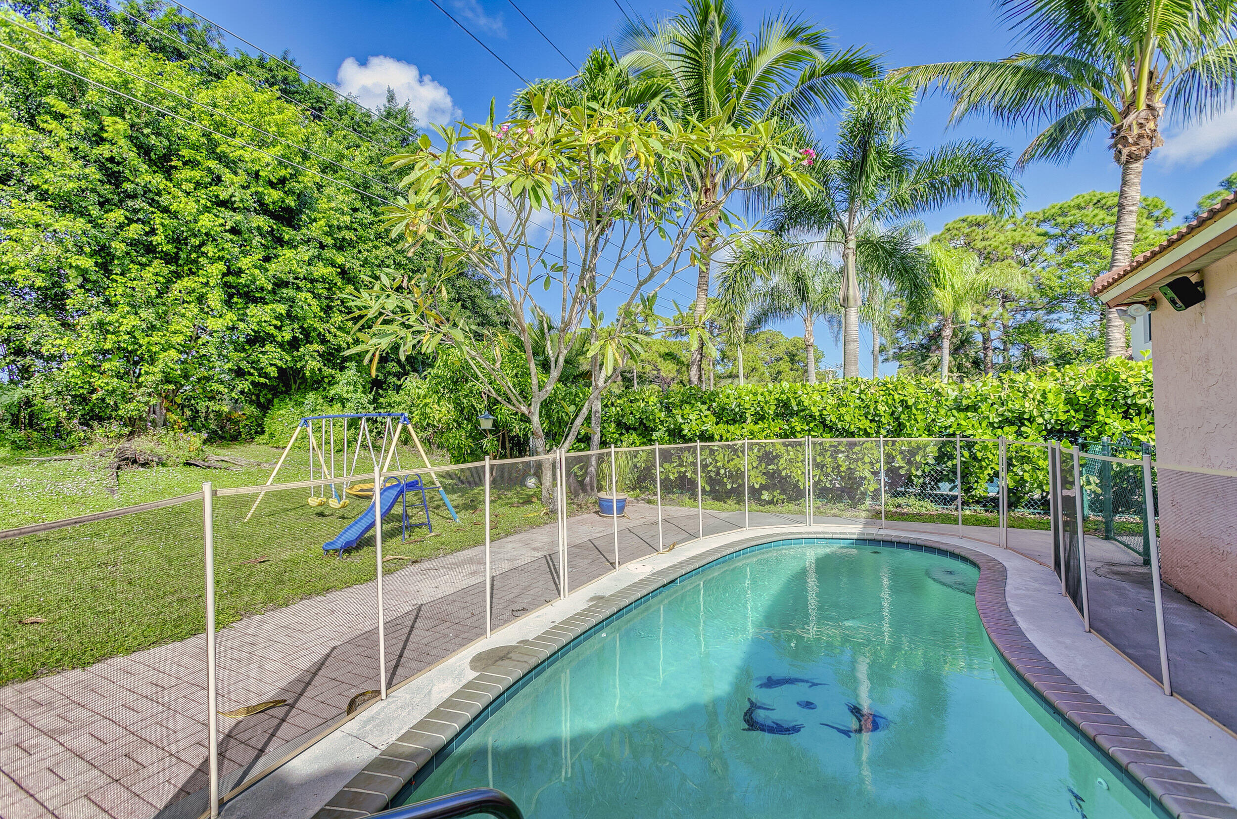 3051 Casa Rio Court Riviera Beach, FL 33418 - Photo 32 of 56 Pool
