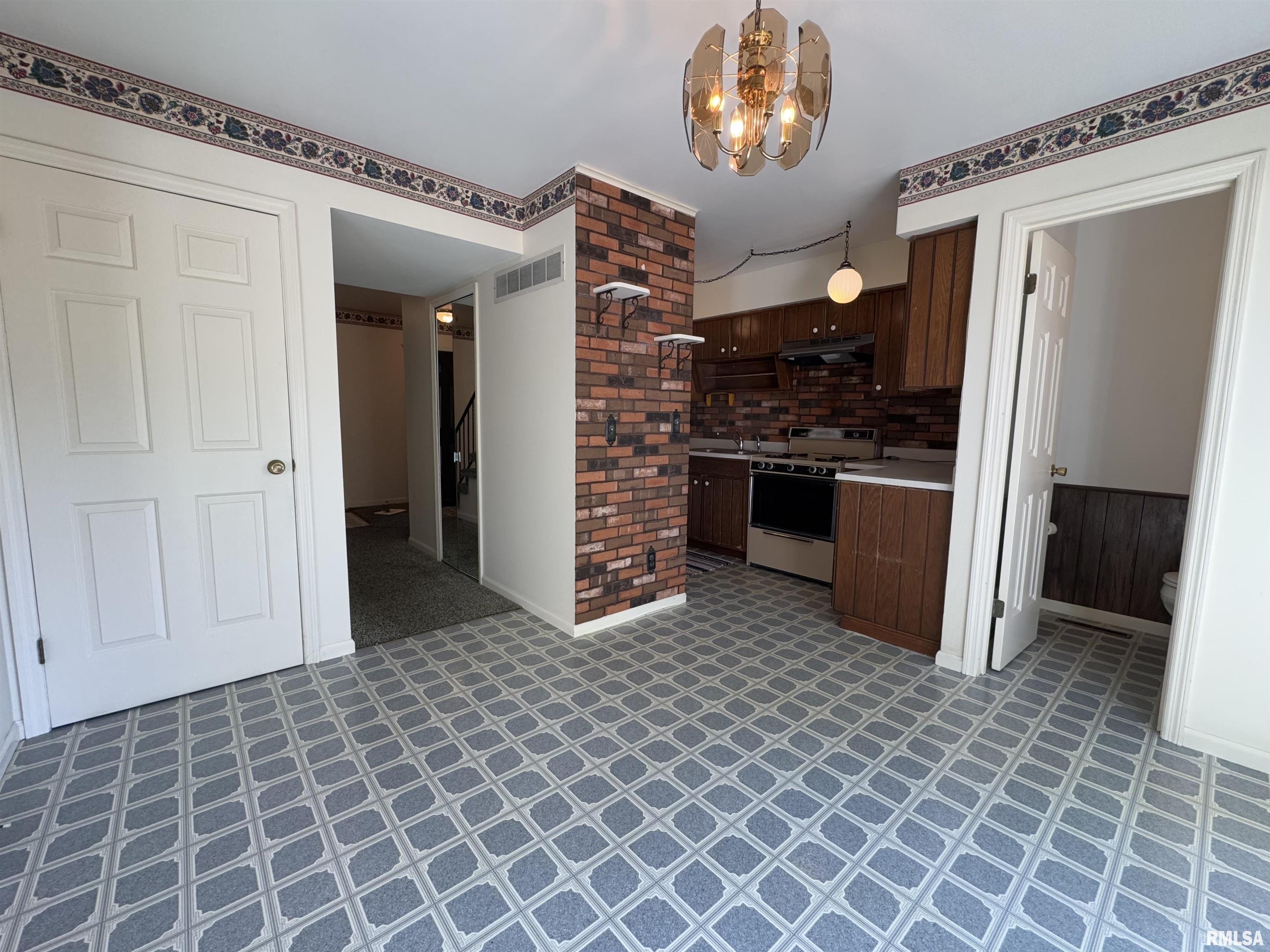 130 South Yorktown Road Macomb, IL 61455 - Photo 12 of 40