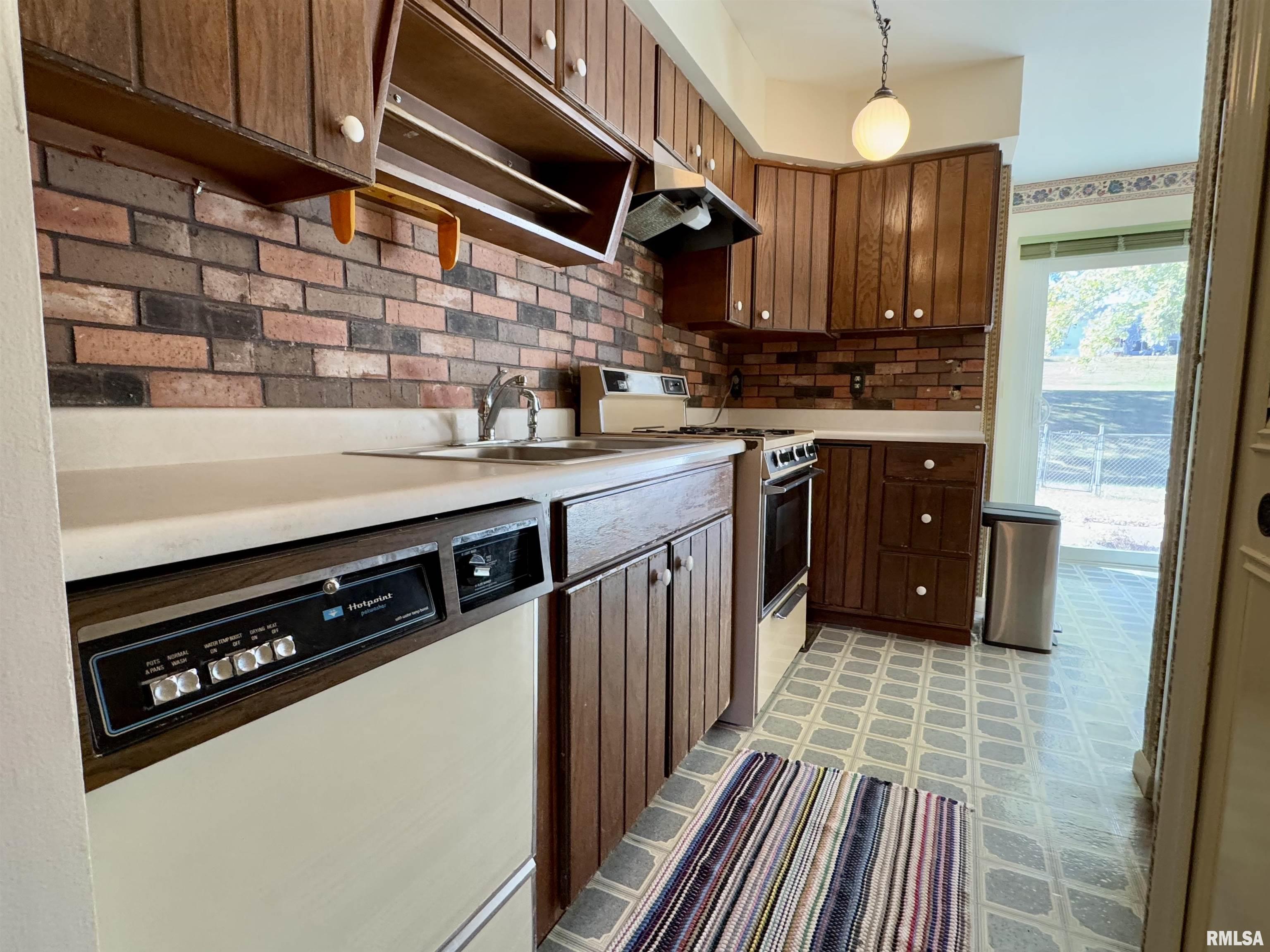 130 South Yorktown Road Macomb, IL 61455 - Photo 13 of 40