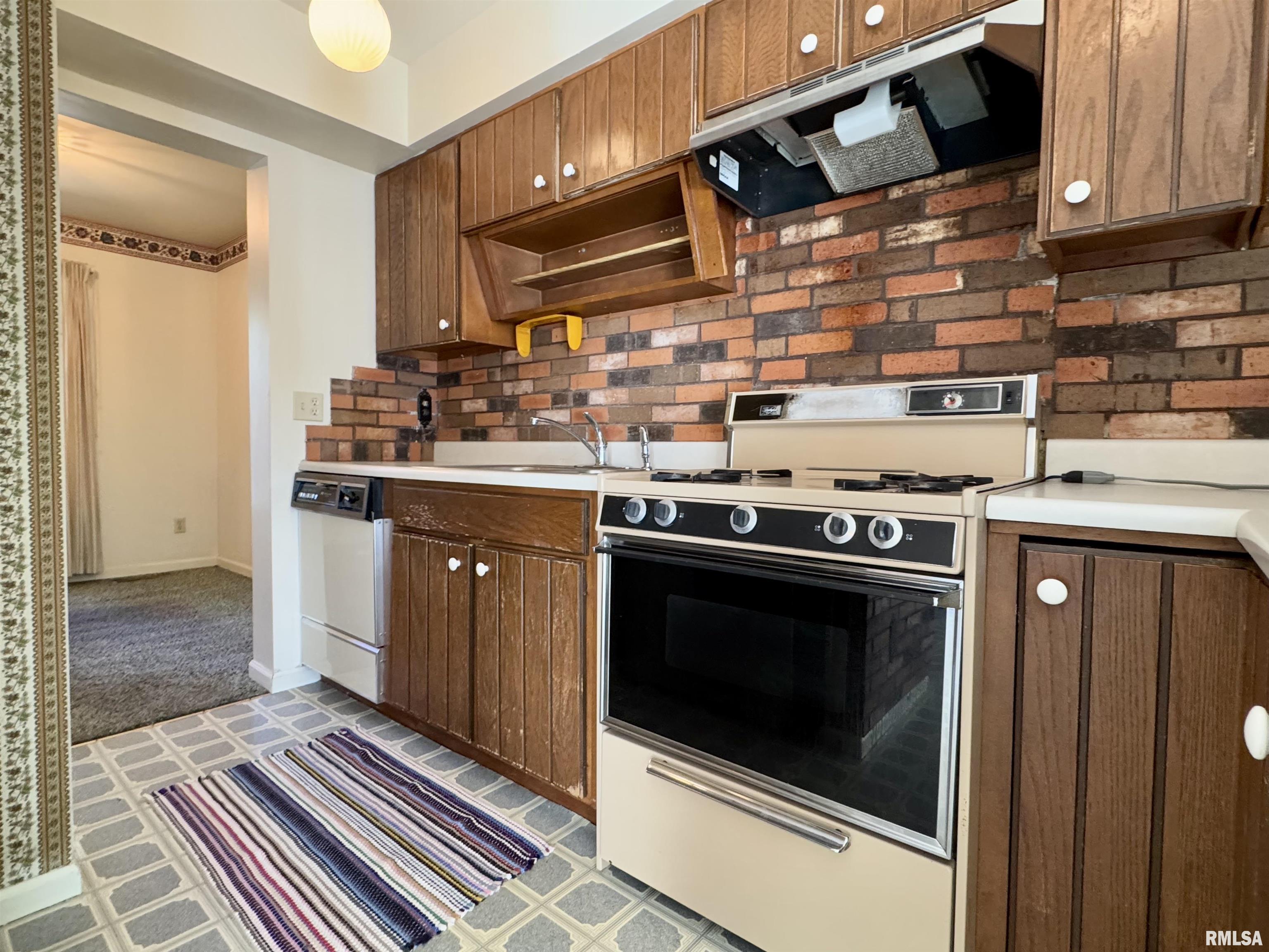 130 South Yorktown Road Macomb, IL 61455 - Photo 14 of 40