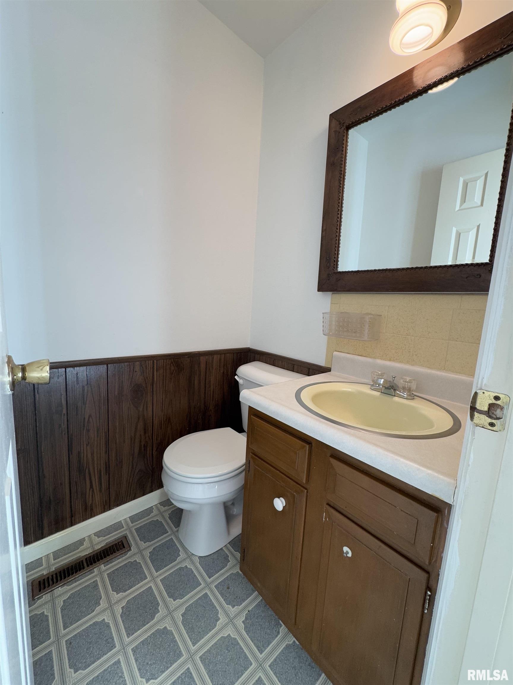 130 South Yorktown Road Macomb, IL 61455 - Photo 16 of 40