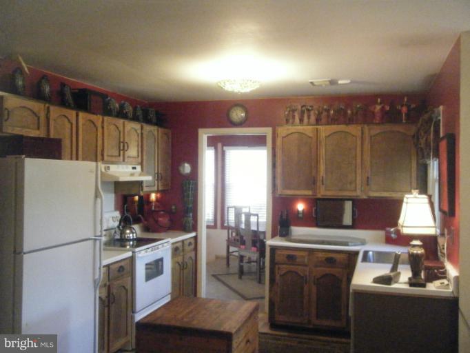 120 South Fox Road Sterling, VA 20164 - Photo 2 of 13 Kitchen