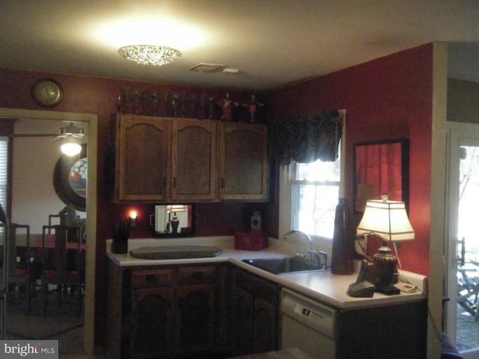 120 South Fox Road Sterling, VA 20164 - Photo 5 of 13 Kitchen