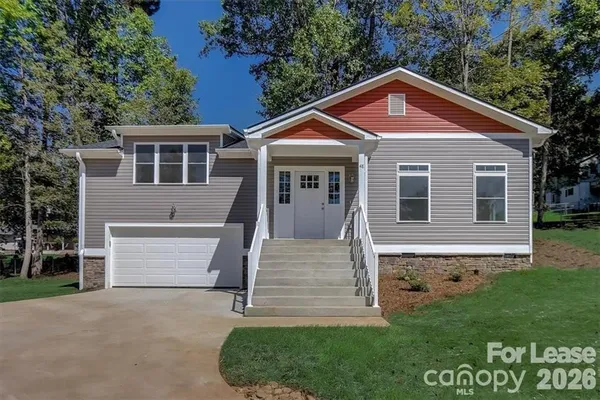 $2,300 | 48 John Halford Court, Hendersonville, NC 28792