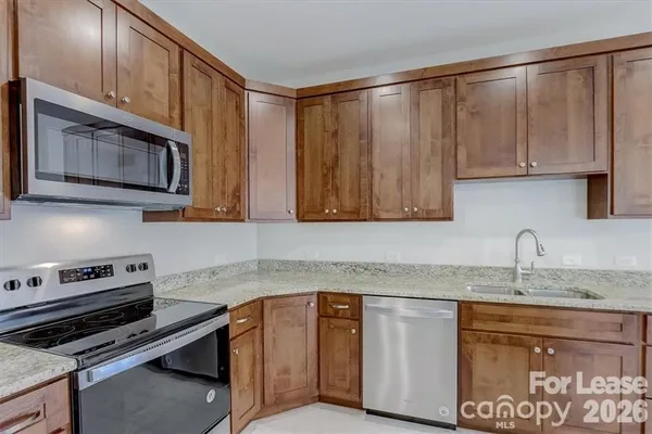 $2,300 | 48 John Halford Court, Hendersonville, NC 28792