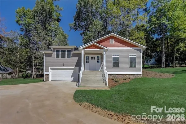 $2,300 | 48 John Halford Court, Hendersonville, NC 28792