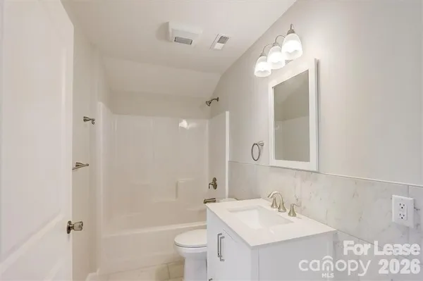 $2,300 | 48 John Halford Court, Hendersonville, NC 28792