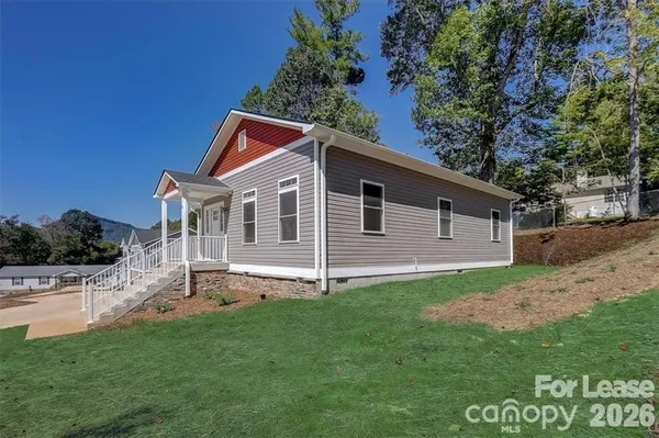 $2,300 | 48 John Halford Court, Hendersonville, NC 28792