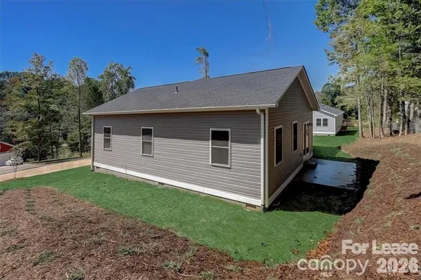 $2,300 | 48 John Halford Court, Hendersonville, NC 28792