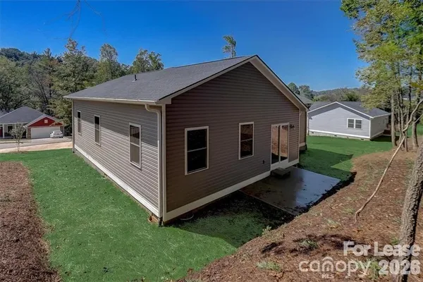 $2,300 | 48 John Halford Court, Hendersonville, NC 28792
