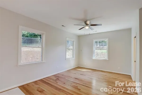 $2,300 | 48 John Halford Court, Hendersonville, NC 28792