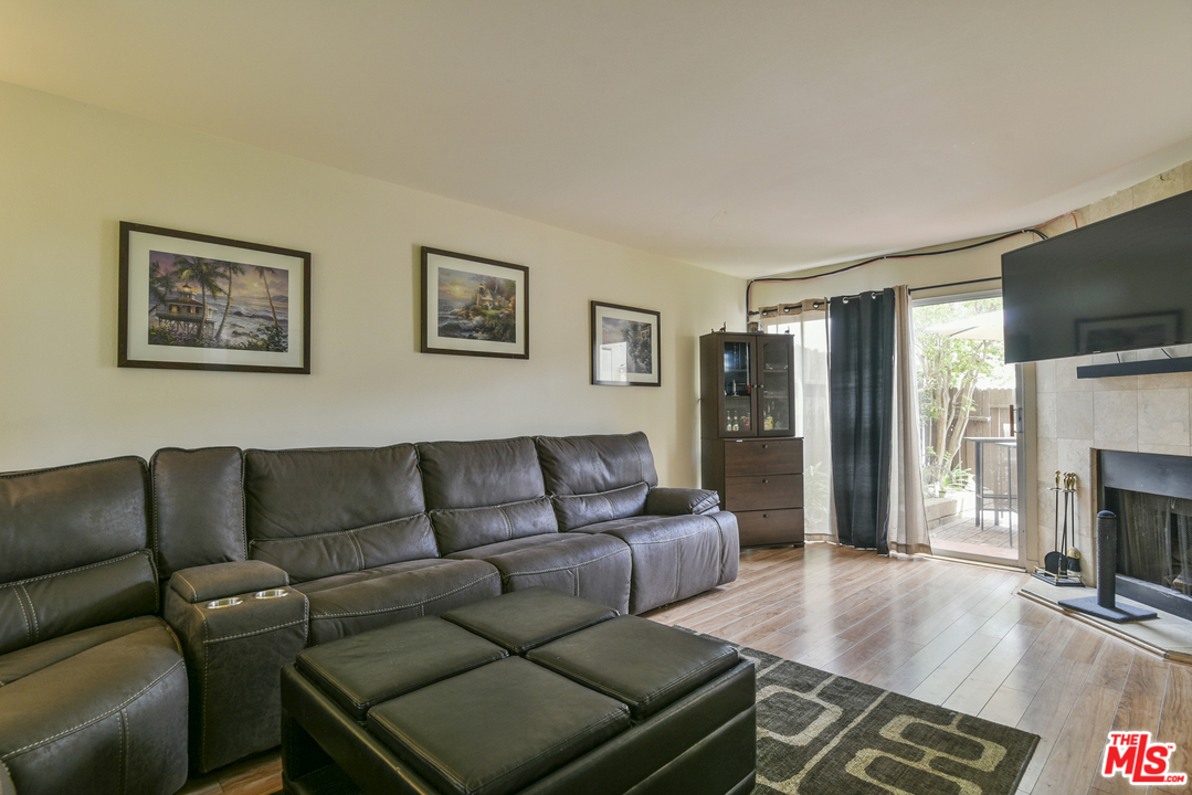 14860 Reedley Street, Unit B Moorpark, CA 93021 - Photo 2 of 18 Gallery Image 2