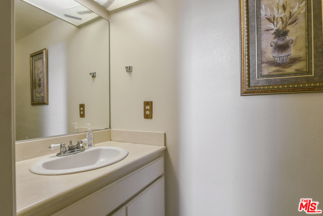 14860 Reedley Street, Unit B Moorpark, CA 93021 - Photo 12 of 18 Gallery Image 12