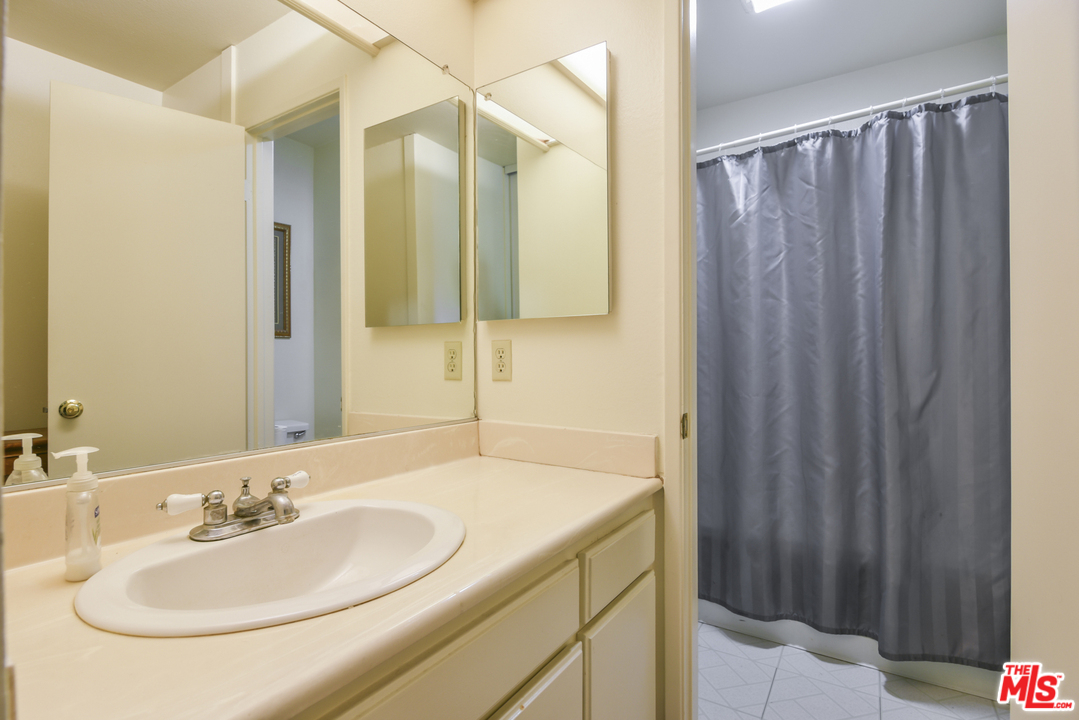 14860 Reedley Street, Unit B Moorpark, CA 93021 - Photo 13 of 18 Gallery Image 13