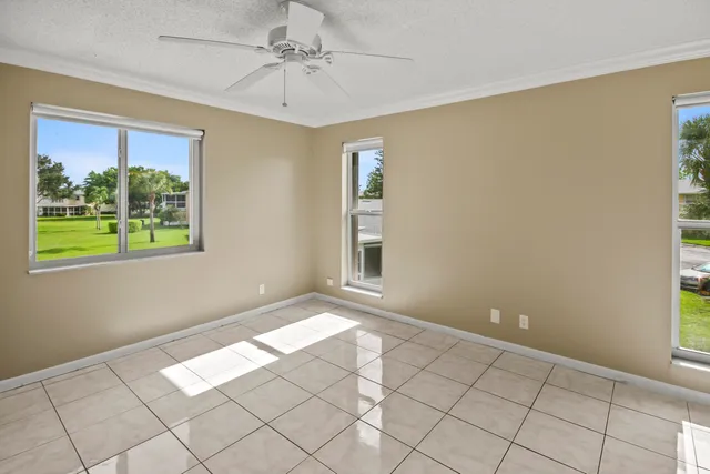 $1,800 | 1421 Northwest 20th Avenue, Unit 204, Delray Beach, FL 33445