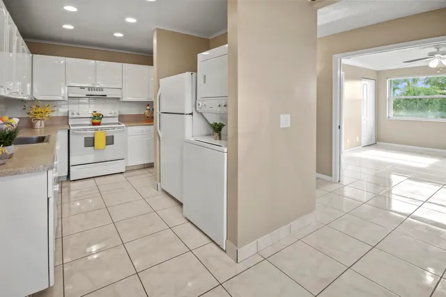 $1,800 | 1421 Northwest 20th Avenue, Unit 204, Delray Beach, FL 33445