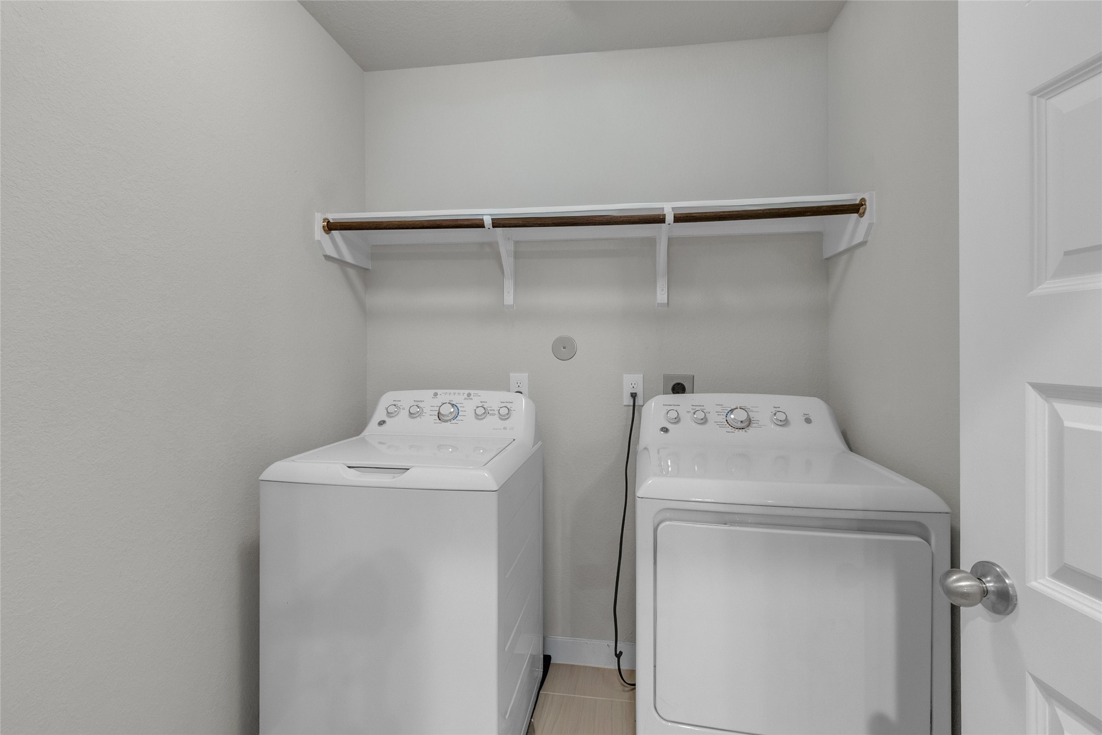 2314 Village Side Trail Rosenberg, TX 77471 - Photo 22 of 31 a utility room with dryer and washer