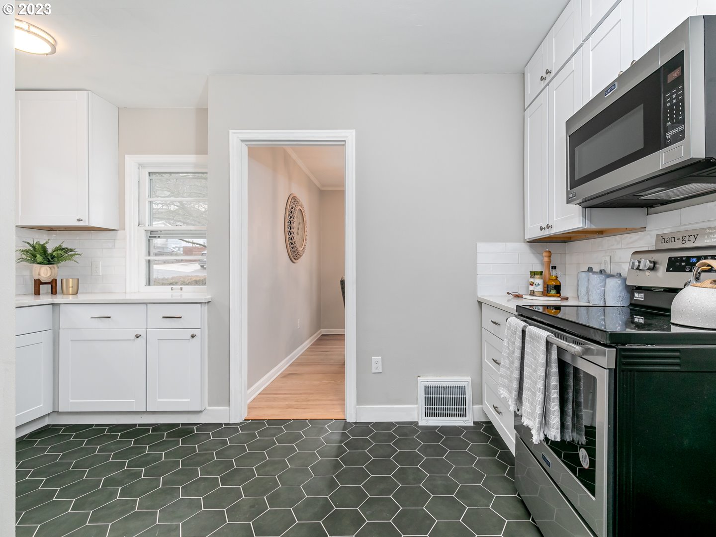 20 Southwest Bancroft Street Portland, OR 97239 - Photo 9 of 31 Gallery Image 9