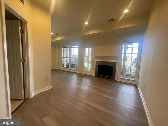 $3,050 | 41851 Cinnabar Square, Aldie, VA 20105